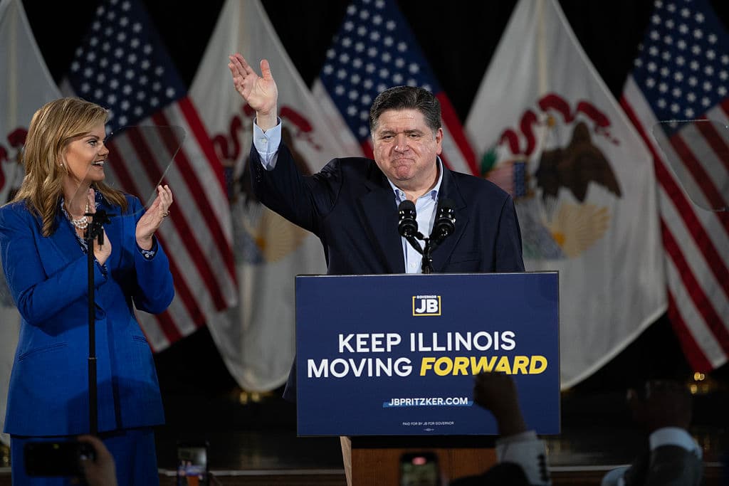 <b>Mary Kathryn 'MK' Muenster </b>aplaude las aspiraciones de su esposo, el gobernador de Illinois, para 2026.