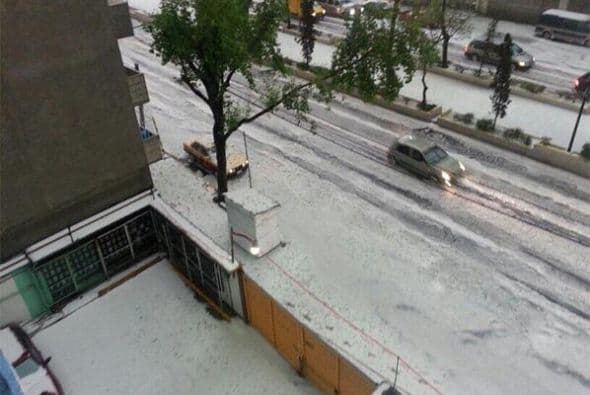 La Ciudad de México no es un lugar donde caiga nieve en invierno; sin embargo, el martes se tiñó de blanco. Imagen tomada de Twitter.