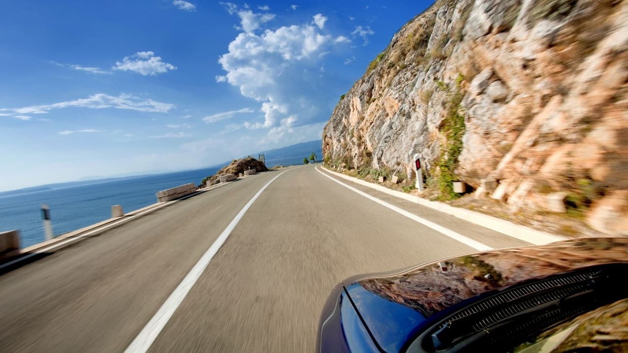 <b>Aprovecha las bajadas: </b>Utiliza los descensos para ahorrar en el consumo de combustible. Aprovecha la inercia para adelantar el cambio de marchas circulando a bajas revoluciones. En las subidas, retrasa al máximo la reducción de marcha, incrementando ligeramente la presión sobre el acelerador, aunque nunca pisando a fondo.
<br>