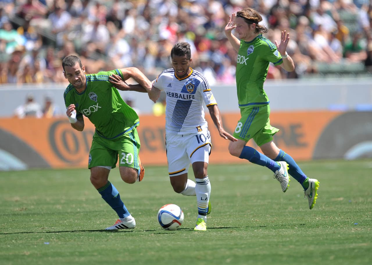 El 9 de agosto de 2015, Giovani dos Santos debutó con el Galaxy enfrentándose a Seattle Sounders.