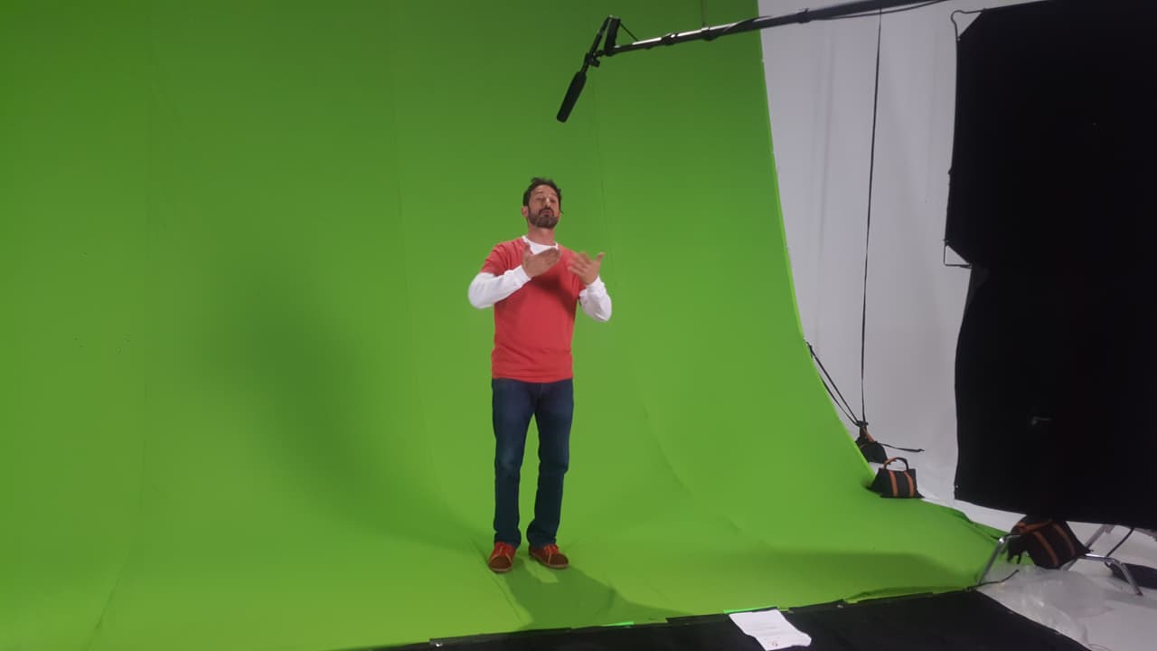 Con el corazón en la mano, dedicó lindos mensajes para sus fans de Galavisión.