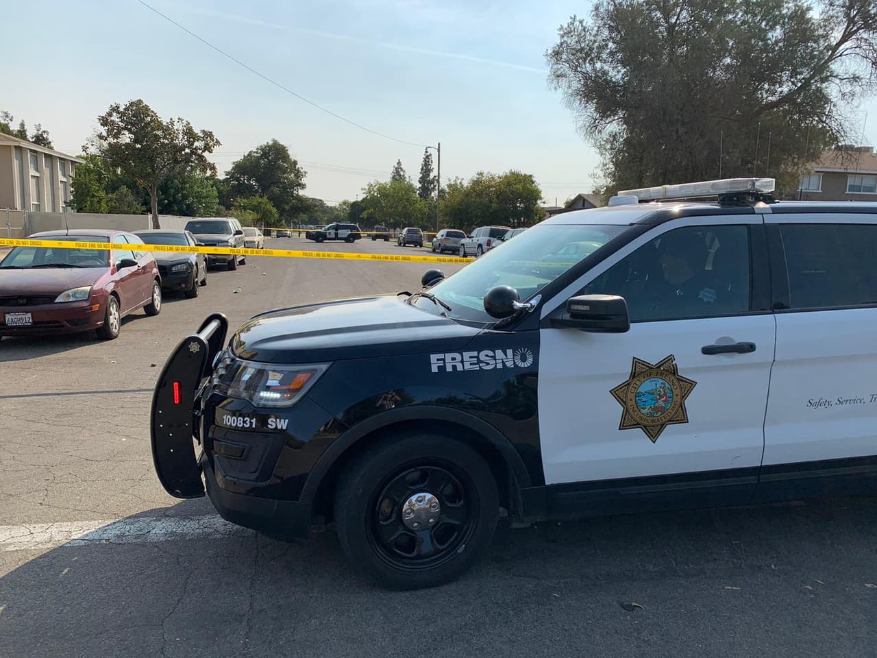 Balean auto de lujo durante tiroteo en el noroeste de Fresno