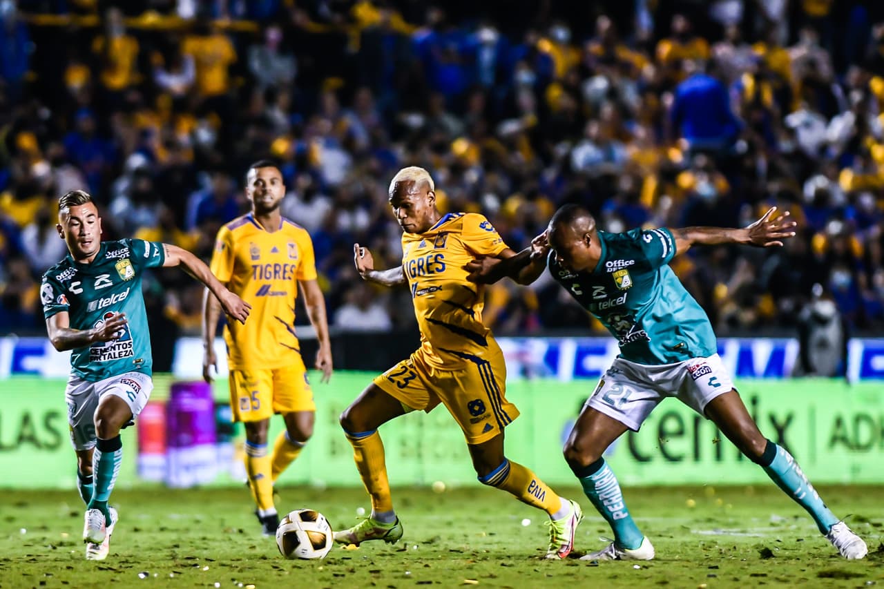 Tigres demuestra las garras que tiene para jugar semifinales y les bastan slo cinco minutos para que Florian Thauvin y Carlos González le den la vuelta al marcador y los locales terminen venciendo 2-1 a la 'Fiera'.