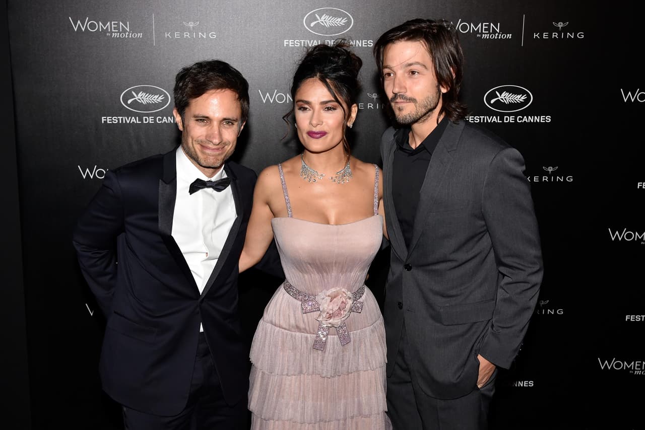 El trio mexicano posó junto en la alfombra roja.