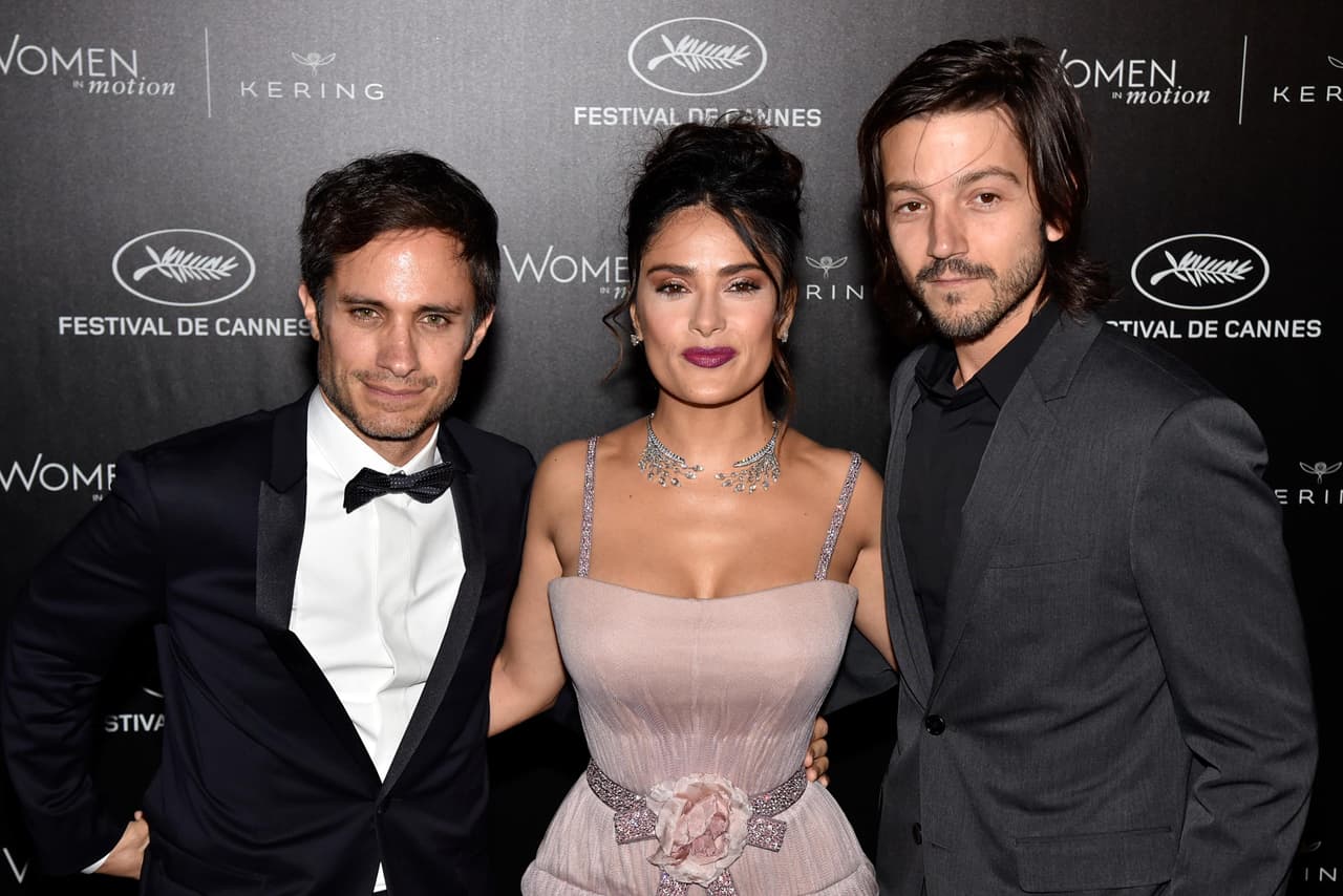 Pero Salma estaba tan sensual que...