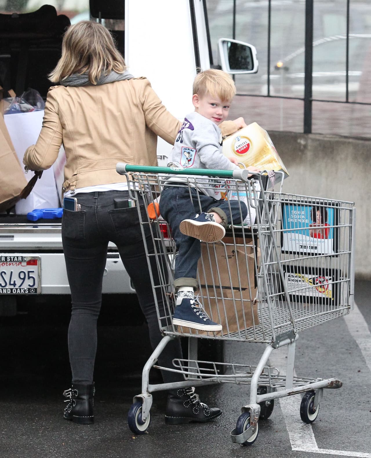 Hasta cuando mami Hilary guardaba las compras.