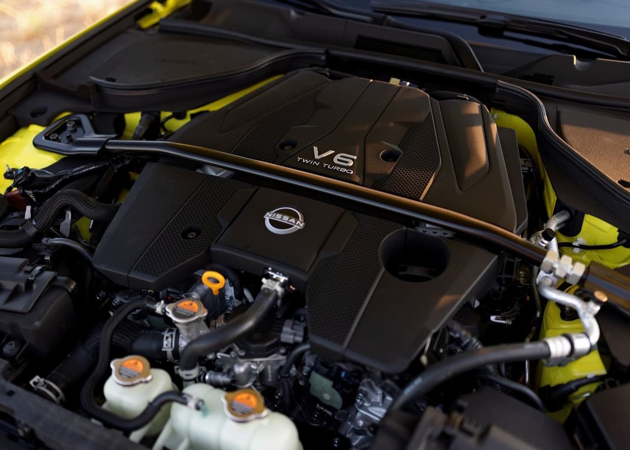 Se trata de un V6 de 3.0 litros doble turbo capaz de producir 400 caballos de fuerza a 6,400 rpm y 350 lb-pie de torque entre 1,600 y 5,600 rpm.