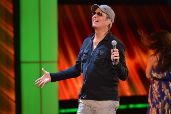 Nos trae una tremenda fiesta.