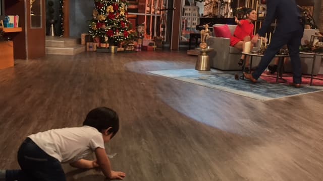 Estar en el piso también fue una de sus actividades preferidas durante su visita