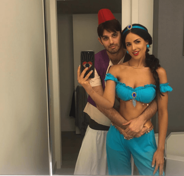 Además, este 31 de octubre Eiza compartió esta imagen para desearle a sus seguidores un Happy Halloween.