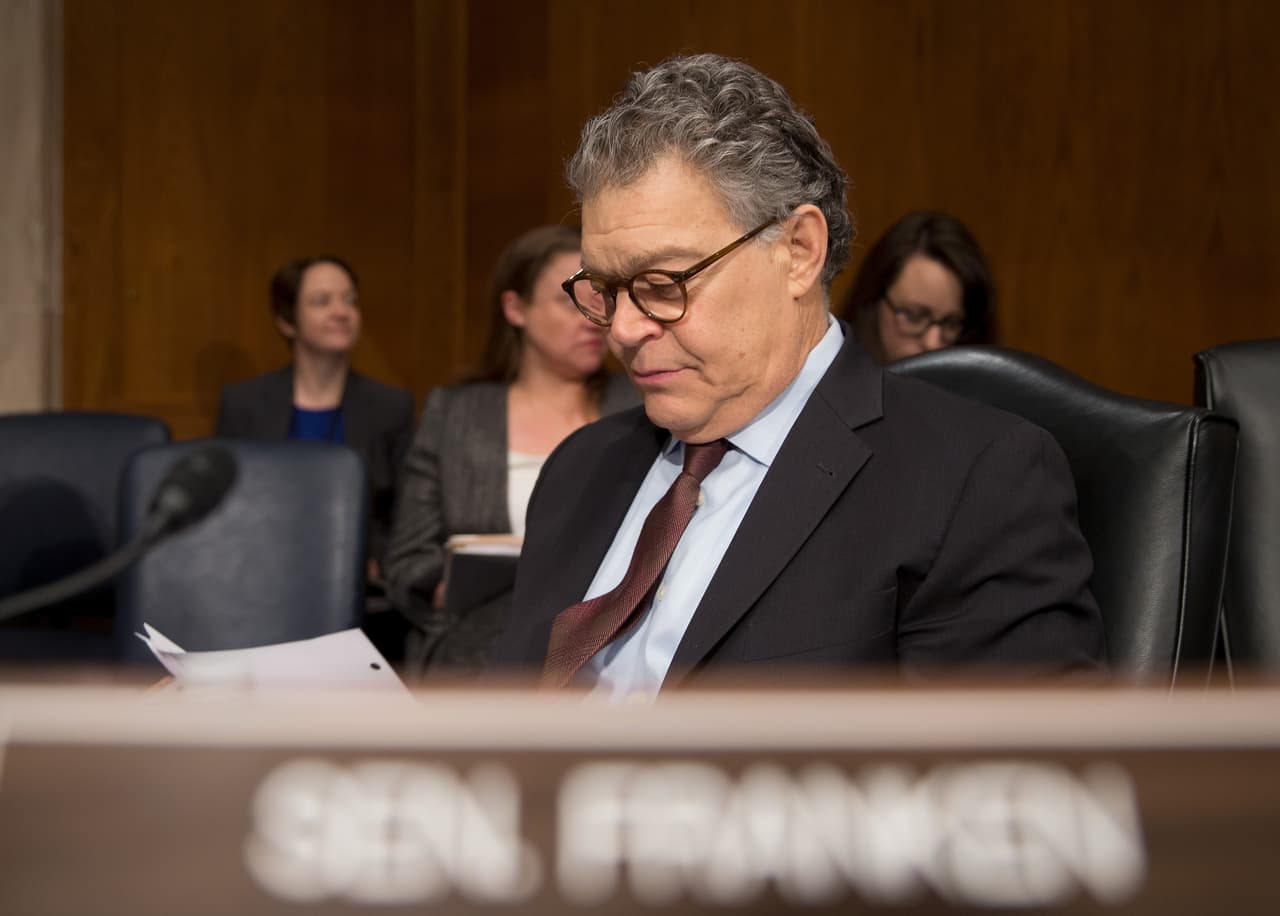 "Ya es suficiente": senadores demócratas piden la renuncia a Al Franken tras acusaciones de acoso sexual
