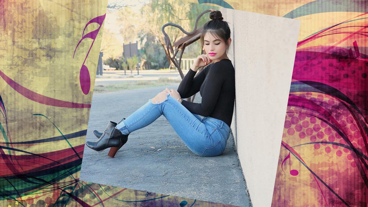 Lo único que sabemos de esta chica es que se llama Cristina Bernal, tiene más de 100 mil seguidores en Instagram y que comparte con Luis su gusto por la naturaleza. Es una chica muy hermosa y bueno, la envidia de todas nosotras. Yeap, we said it!