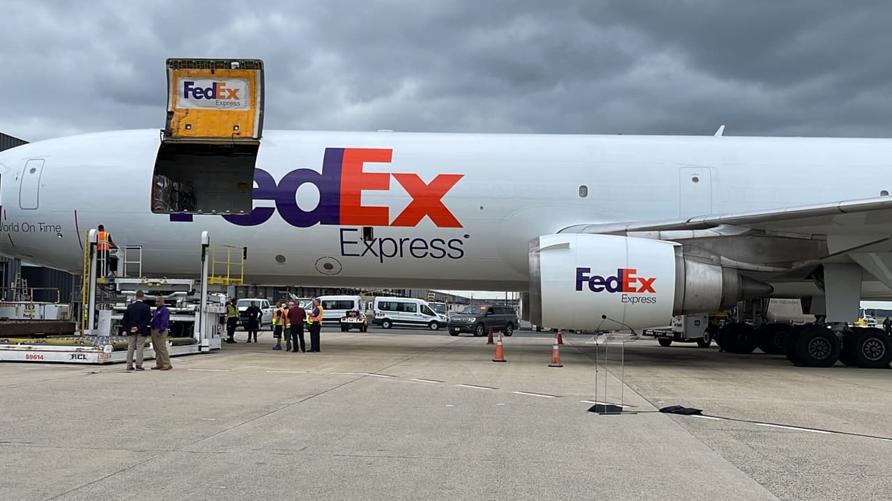 Este fue el segundo cargamento gestionado por el gobierno federal, luego de que llegó uno a Indianapolis el pasado domingo.