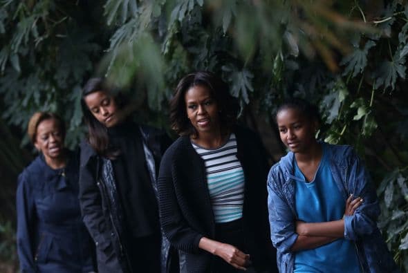 La primera dama siempre se ocupa de la salud, disciplina y éxito de sus hijas, antes que de la política, aunque en ambas tareas se saca un 10. Ha demostrado que además de ser una profesionista exitosa, madre dedicada y luchadora incansable, es una icono de moda y 'glamour'. Sin duda, ella es ejemplo y motivación para muchas madres que deben ser líderes, fuera y dentro de casa.