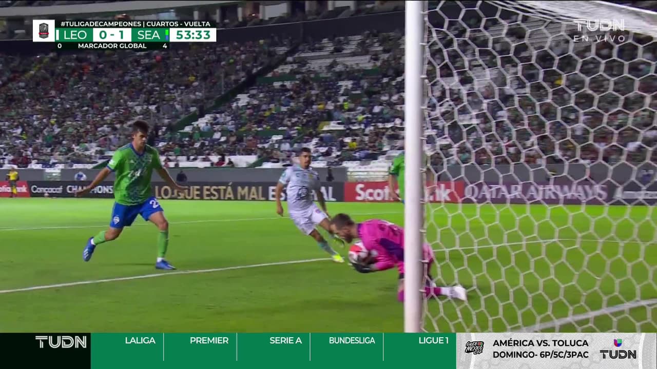 ¡TIRO ATAJADO! disparo por Víctor Dávila.