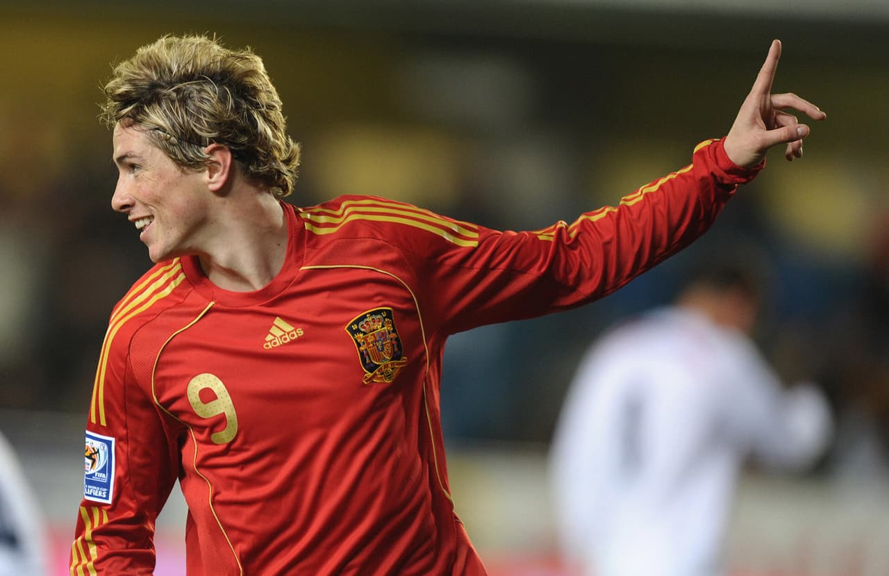 Como si la historia le hubiera guardado un puesto especial, Torres anotó el gol del título de España en la Eurocopa 2008 en la final contra Alemania, que abrió el paso a más gloria.