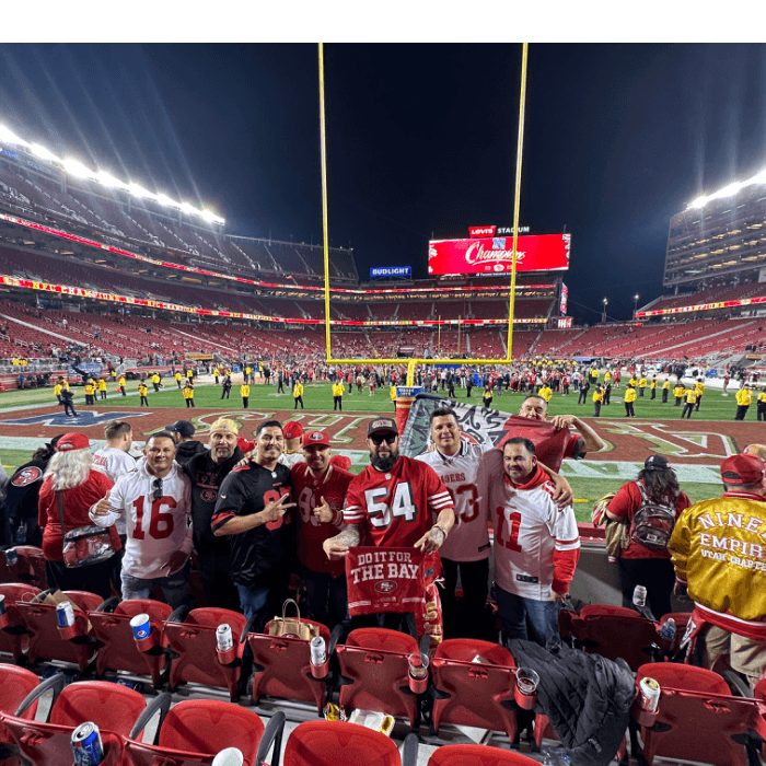 "Era un placer de estar en vivo y mirar a los 49ers derrotar a los Detroit Lions. Soy nacido en California, pero mi sangre es de Jerécuaro, Guanajuato, México. Puro 49ers desde Greenfield, California", escribe Eric Hernández.