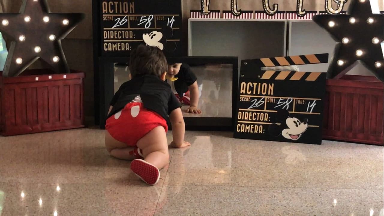 Michel Víctor estaba listo para su primer fiesta de cumpleaños y se veía muy coqueto con su disfraz de Mickey.