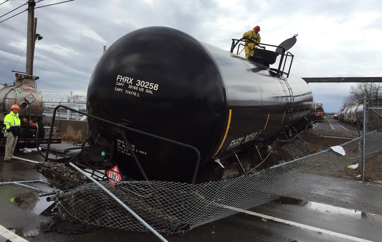 <b>Puesto 2: Rhode Island. </b>Dedicó solo el 3.9% de su gasto anual al mantenimiento de vías, la sexta inversión más pequeña de cualquier estado, ahora tiene la segunda peor infraestructura de carreteras del país (48.7% de deterioro). El 23.1% de los puentes necesitan reparación (el más alto), pero su promedio de descarrilamientos es uno de los más bajos (1.7 por cada 100,000 millas de vías), tuvo uno solo de estos accidentes entre 2015 y 2019.