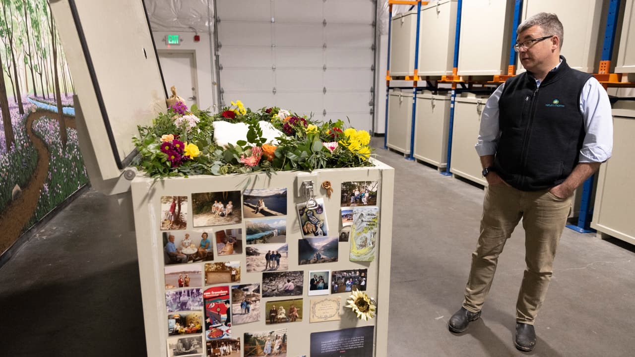 California legaliza una nueva opción para los entierros: convertir tu cadáver en "composta humana"