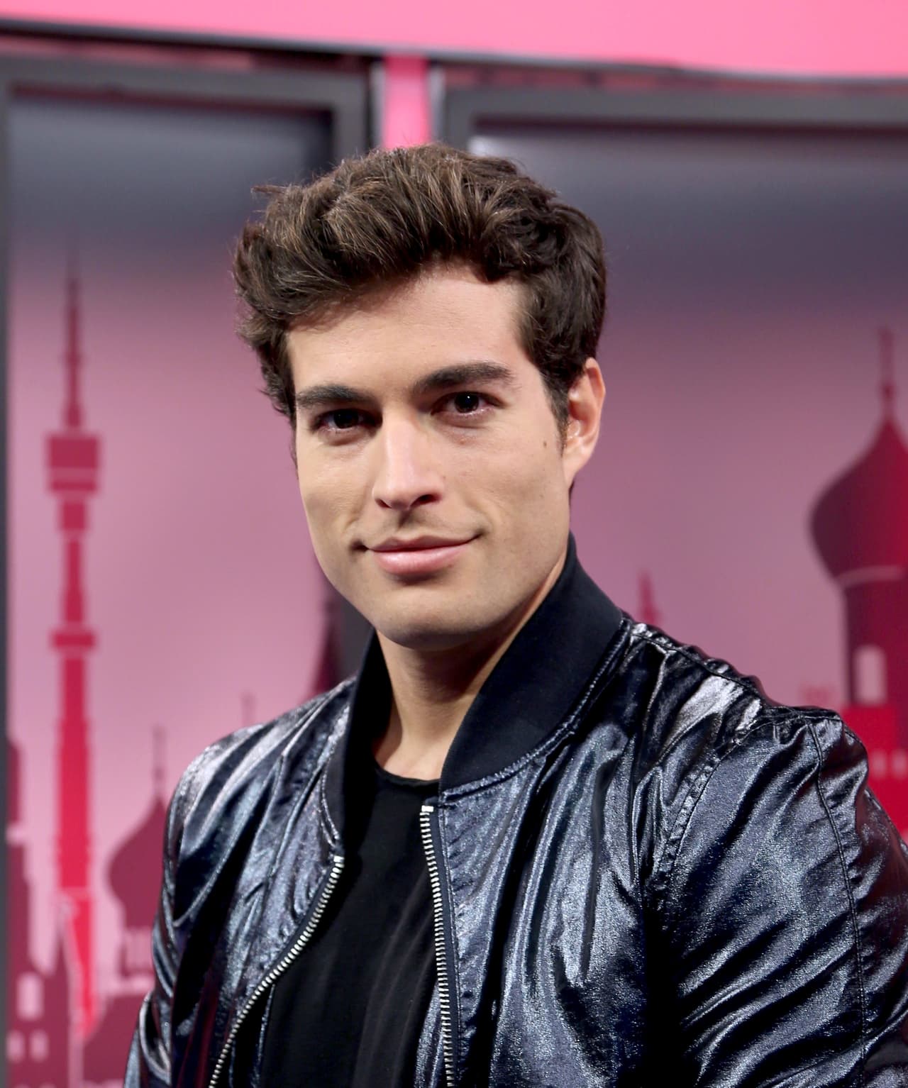 Sobre esto volvió a hablar esta semana en una alfombra roja en México, en donde desmintió la supuesta paternidad con Michelle Renaud: "
<b><a href="https://www.univision.com/famosos/michelle-renaud-aclara-que-su-hijo-no-le-dira-papa-a-danilo-y-explica-la-razon-fotos" target="_blank">¿Voy a ser papá?</a></b> ¿En serio? ¿Cómo, cuándo, dónde?", ironizó. 
<br>