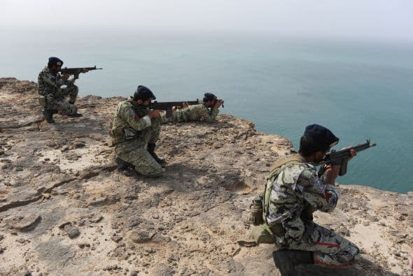 "Hemos tenido la experiencia de conflictos militares, y sabemos que no hay perdedores ni ganadores en este tipo de enfrentamientos, sobre todo para los países que se encuentran en la periferia de la zona de conflicto", dijo el jeque Hamad, cuyas declaraciones fueron recogidas por la agencia kuwaití Kuna.