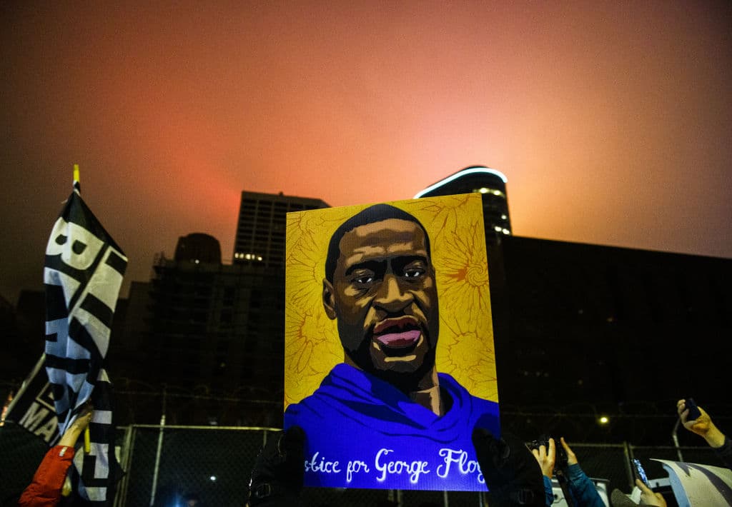 Este 20 de abril del 2021, a un poco más de un mes de que se cumpla un año de la terrible muerte de George Floyd, se anuncia que el jurado ha llegado a un veredicto sobre el caso.