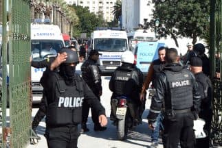 La zona donde se ubica el Museo Nacional Bardo y el Parlamento fueron cercadas por las autoridades tunecinas tras el ataque del miércoles.