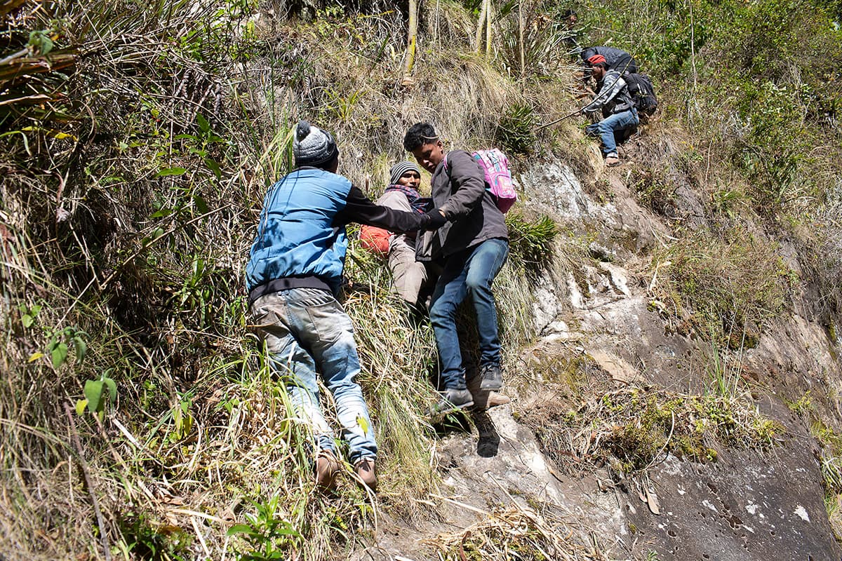 La travesía incluye barrancos, por donde no pasa nadie, y son las partes más difíciles de caminar.