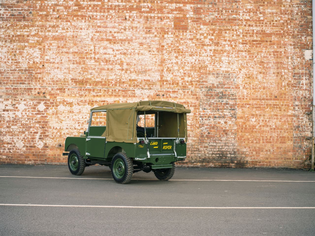 Esta Land Rover Serie I fue restaurada hasta su más mínimo detalle