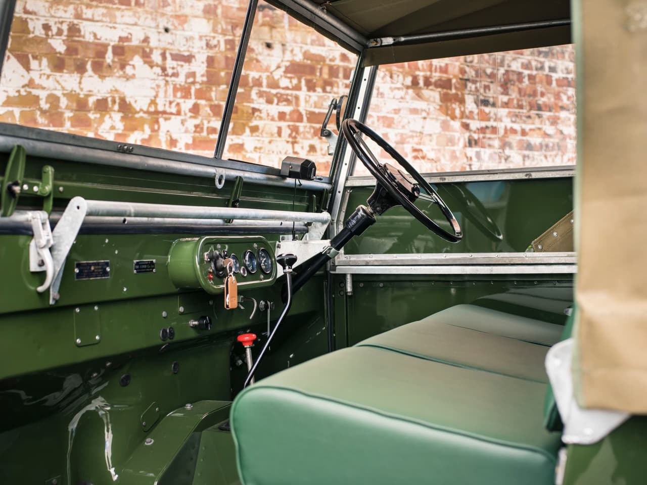 A diferencia de sus sucesoras y decendientes la Land Rover Serie I estaba desprovista de lujos.