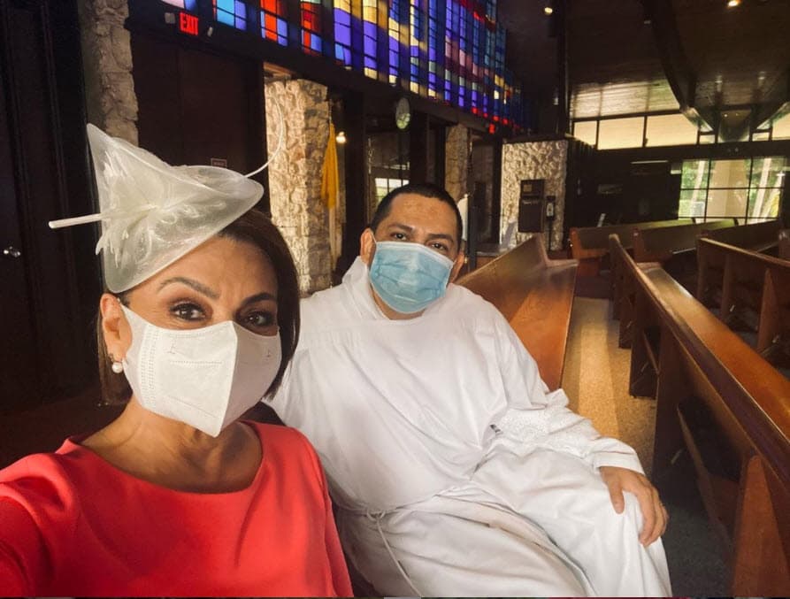 "
<b><a href="https://www.instagram.com/p/CSSbXRQLHZt/" target="_blank">No siempre se casa una gran amiga como Tanya Charry </a></b>y todos hoy por lo menos venimos a la ceremonia en la iglesia", escribió la periodista en Instagram.