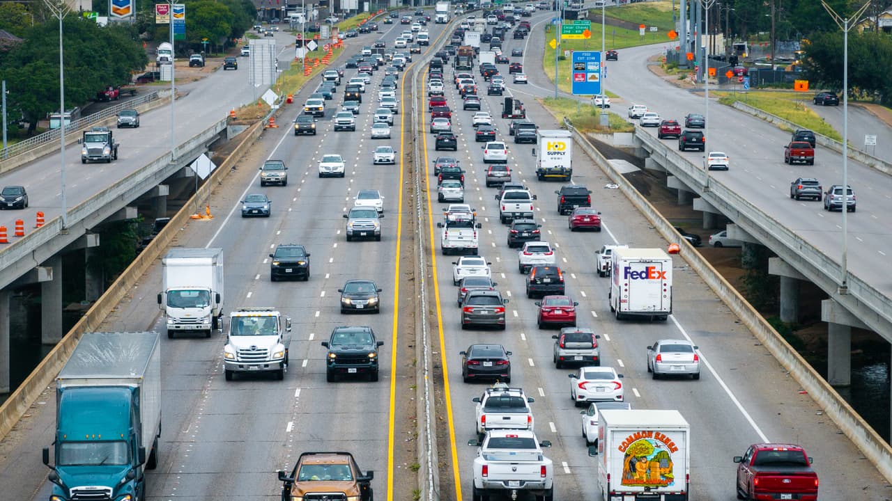 Cambios en Texas obligan a comprobar estatus legal para registrar un vehículo