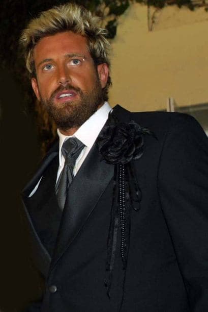 Además siempre luce un bronceado espectacular.