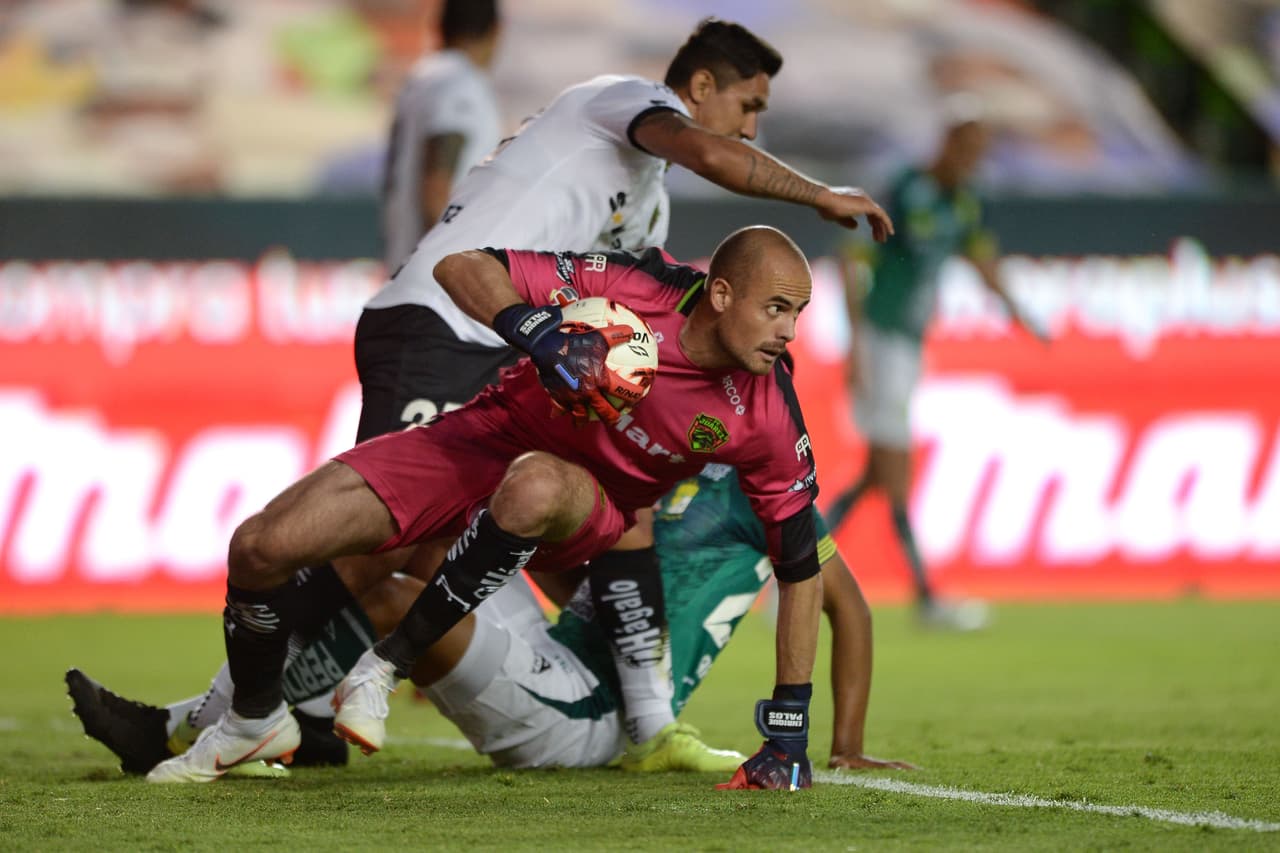 Con doblete de Nickiller y goles del Chapo Montes y Fernando Navarro, el León avanza a la final donde se enfrentarán al Club Pachuca.