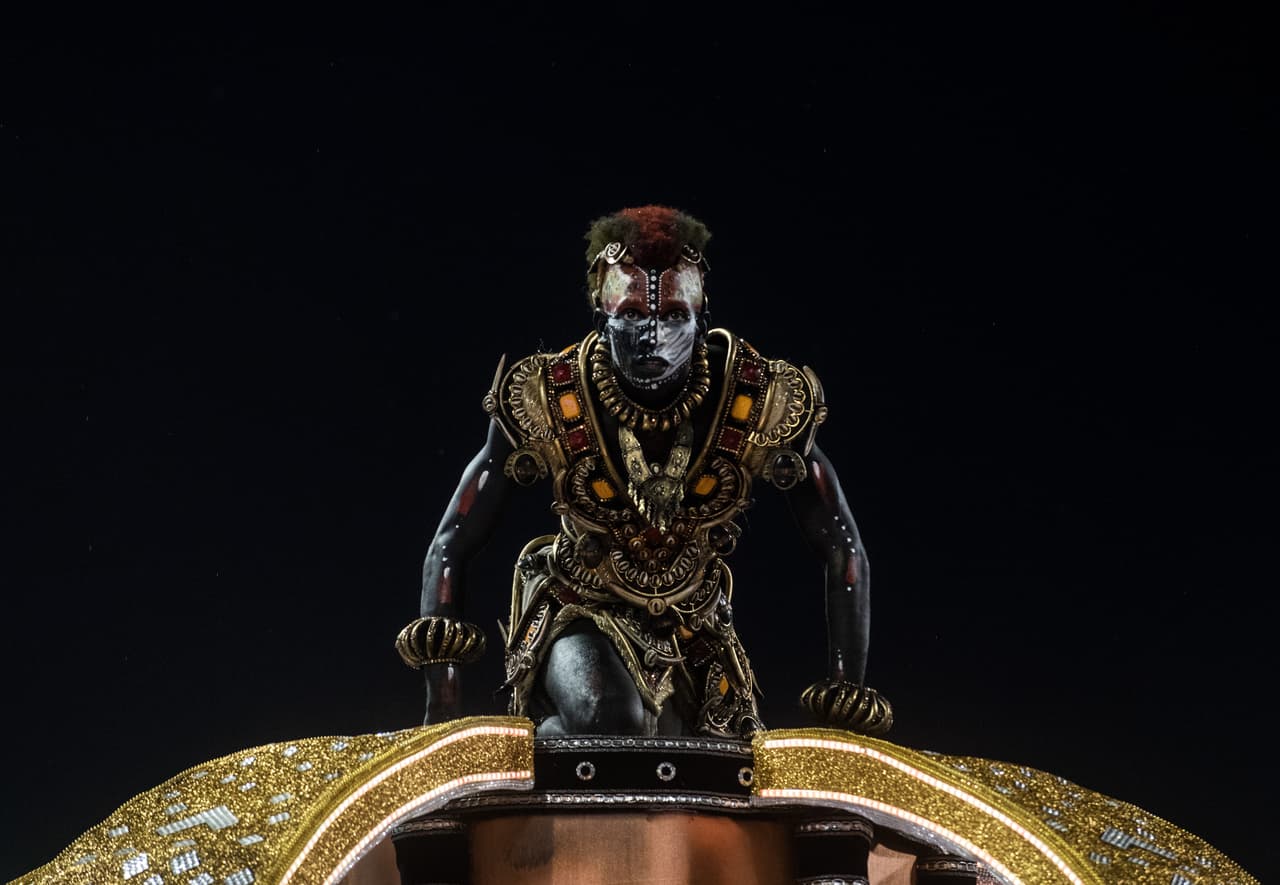 Alrededor del desfile principal se organizan fiestas callejeras conocidas como 'blocos'.