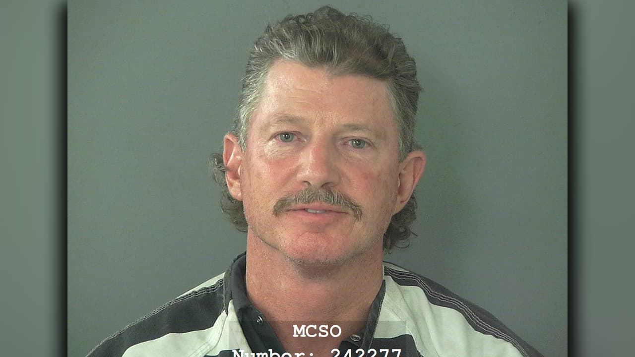 Clyde Howard Jr. Stidman– Enfrenta varios cargos por conducir en estado de ebriedad.