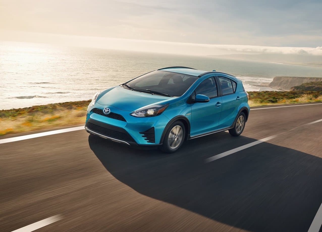 <b>Toyota Prius C</b>
<br>
<br>Un modelo que sin duda llegó más lejos de lo esperado, pues este subcompacto híbrido salió a la luz en 2012 y en los 7 años siguientes no recibió ninguna actualización crucial. Toyota no es que pierda un híbrido en sus concesionarios, pues ahora también tiene al Toyota Corolla Hybrid 2020.
<br>