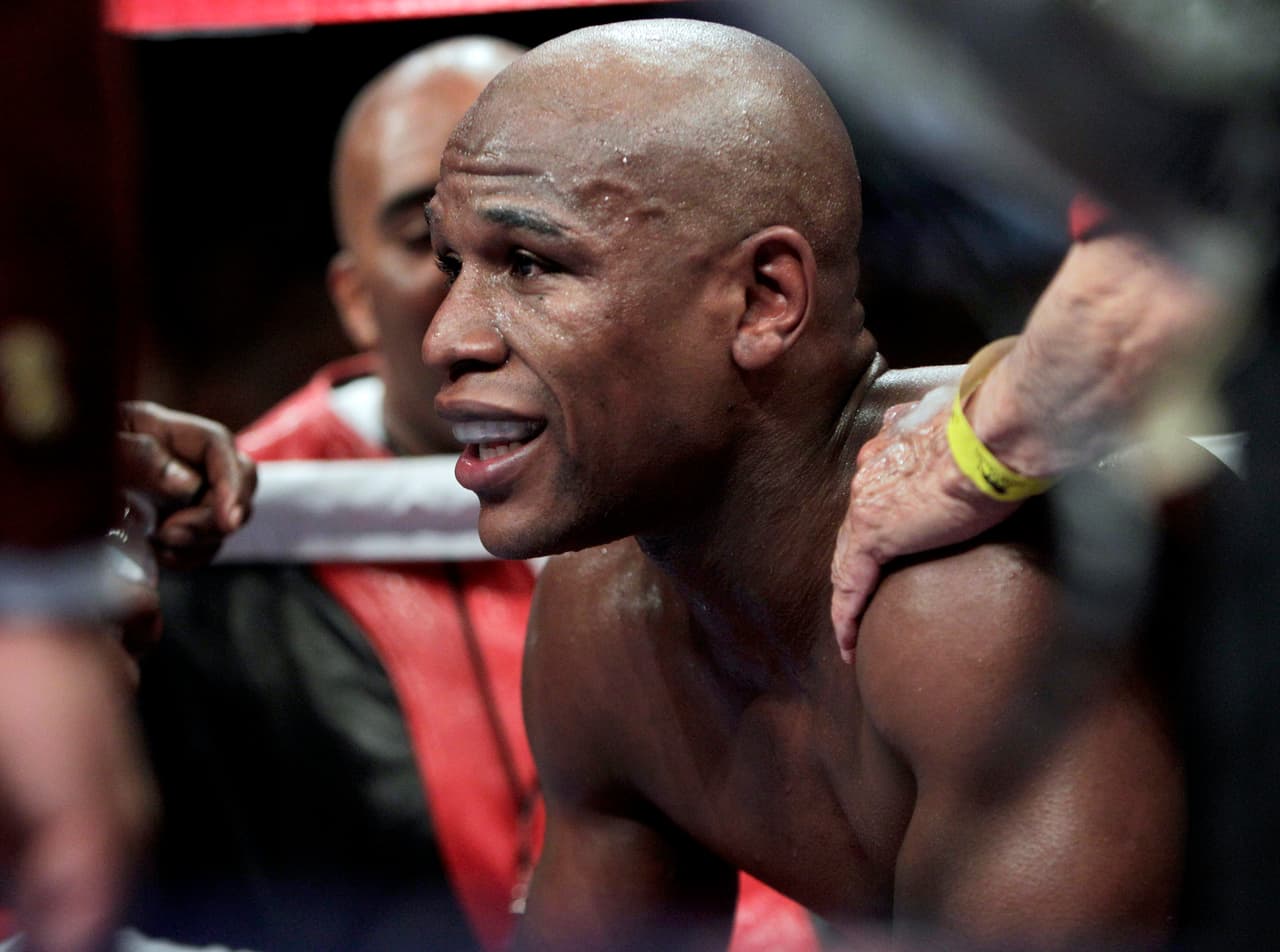 Floyd hablando con Cotto en el ring luego de haberlo vencido en 2012: "Eres un tremendo campeón. Eres el hombre más rudo con el cual he peleado".