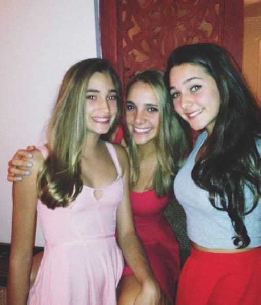 Además de modelo, Maya tiene planeado estudiar actuación, pues heredó la vena artística de su madre y ya ha hecho pequeños papeles en telenovelas, como cuando debutó en la telenovela 'Pasión', en 2007.