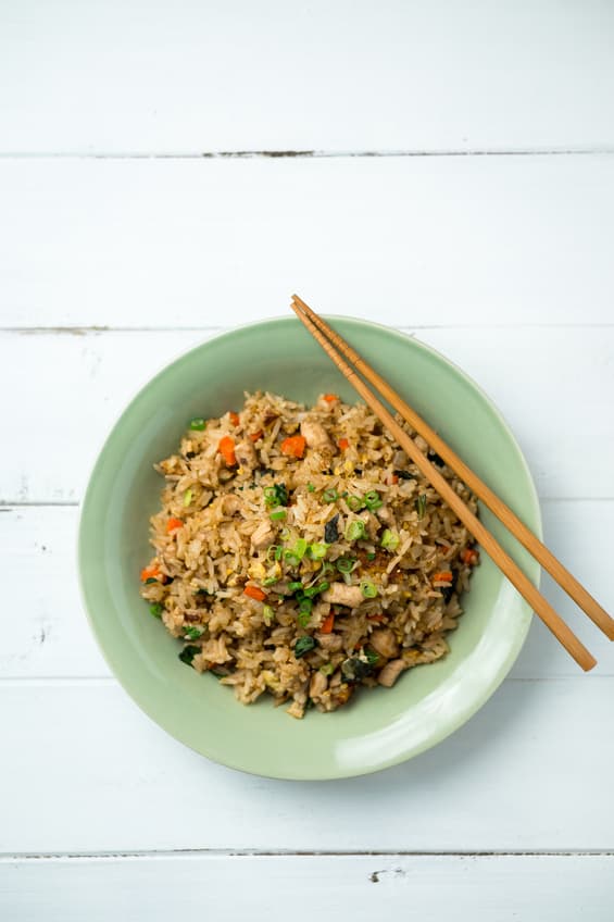 Incluso los expertos recomiendan en las etapas de entrenamiento no comer fideos y arroz, pan blanco, papas fritas o cualquier otro tipo de comida rápida o frita.