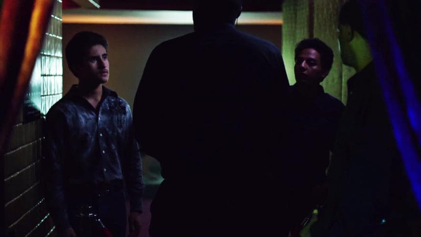 Pero al llegar a las puertas de un centro nocturno les fue negada la entrada por uno de los vigilantes.