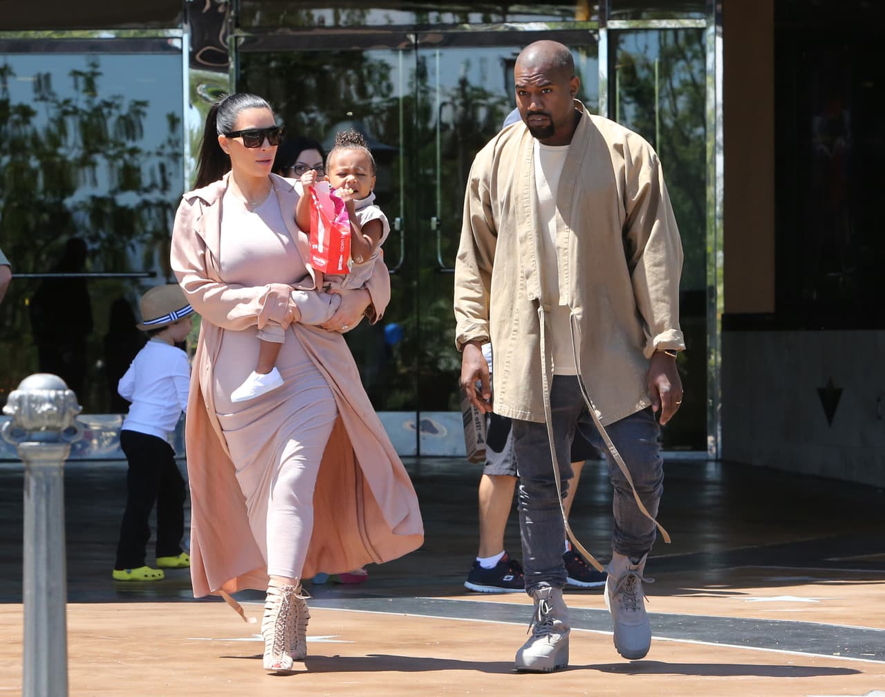 Kanye también estaba con ellas.