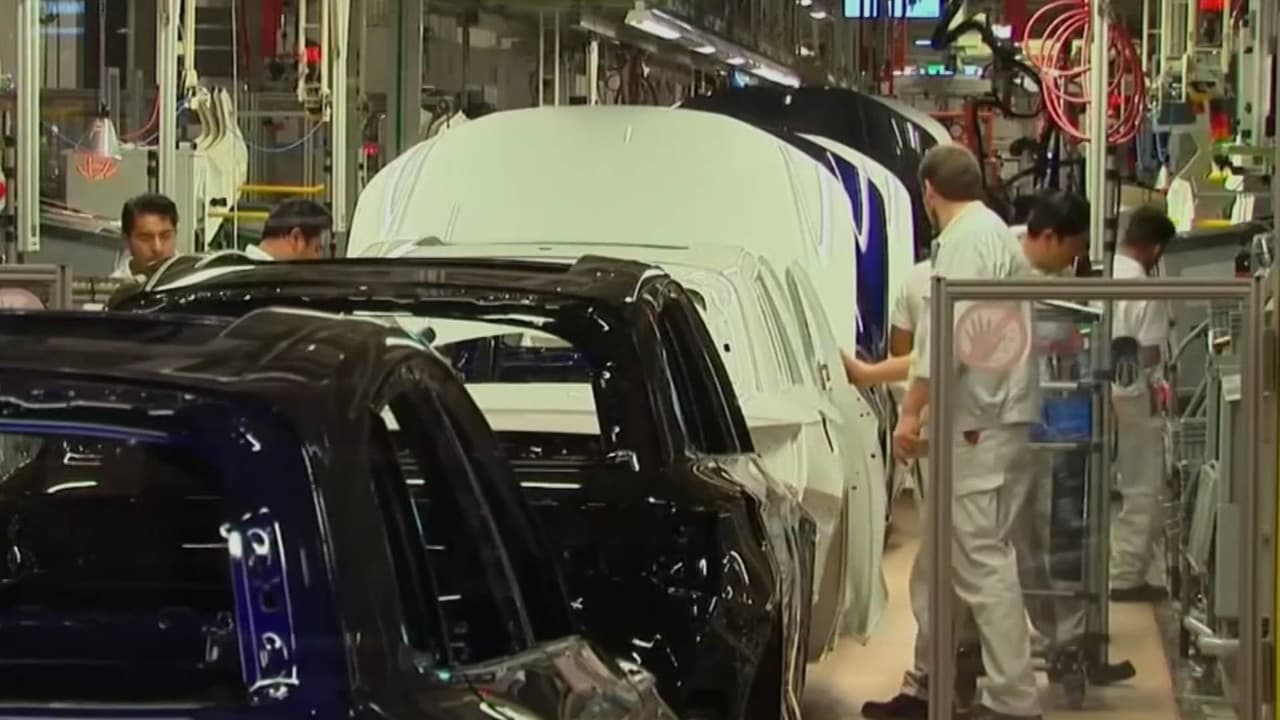 Redadas de ICE golpean a empresas y agravan la falta de trabajadores