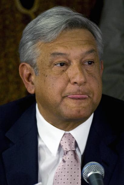 López Obrador anunció el domingo que solicitaba licencia al izquierdista PRD, al Partido de la Revolución Democrática (PRD), por el que contendió a la presidencia en 2006, debido a su desacuerdo a una alianza entre su organización y el conservador Partido Acción Nacional (PAN) en los próximos comicios locales en el Estado de México, vecino a la capital.