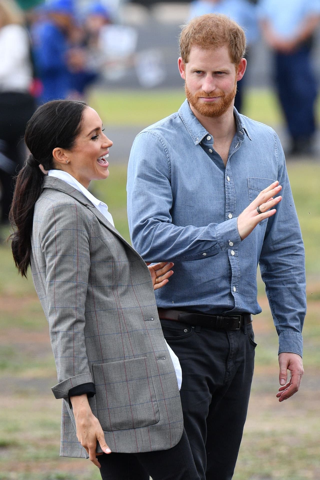 "Fue un honor conocer a la bella duquesa (Meghan Markle). Es una dulzura. Le dije que 
<b>me daba pena que tuviera que asistir a todos estos eventos con 4 meses de embarazo</b>. Tremenda soldado", soltó la cantante.