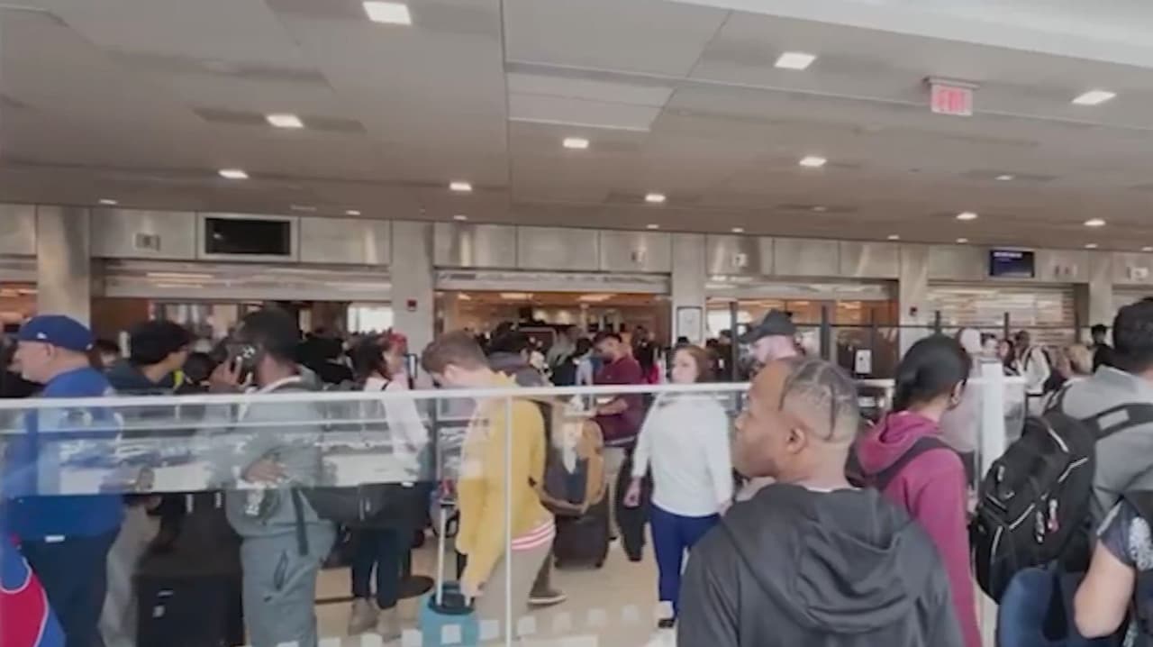 Comienza a restablecerse la normalidad en aeropuerto de Filadelfia tras pago a TSA