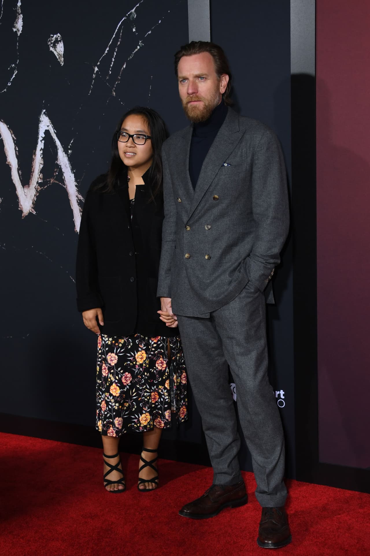 <b>Ewan McGregor </b>
<br>Mejor conocido por su papel de Obi-Wan Kenobi en ‘Star Wars’, el artista escocés adoptó, junto a su entonces esposa Eve Mavrakis, a la pequeña Jamiyan (originaria de Mongolia) en 2006, según destaca el periódico ‘The Sun’.