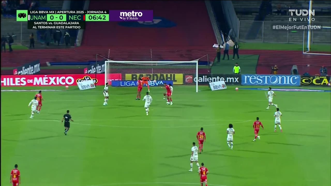 ¡Se salva Pumas! El remate de Badaloni pasa a un costado del arco de Keylor