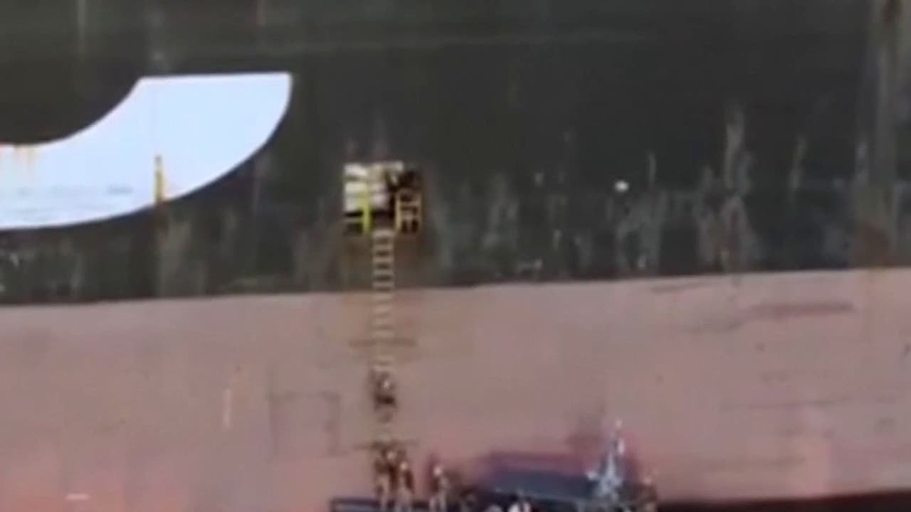 Irán difunde video de la supuesta incautación de dos buques en el estrecho de Ormuz